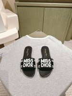 迪奥 Miss Dior系列平底拖鞋 字母刺绣Logo拼色一字拖鞋 1 专柜同步最新配色夏季胶囊系列立体刺绣度假字母拖升级版 美爆的全新系列 暴走利器原Ban开