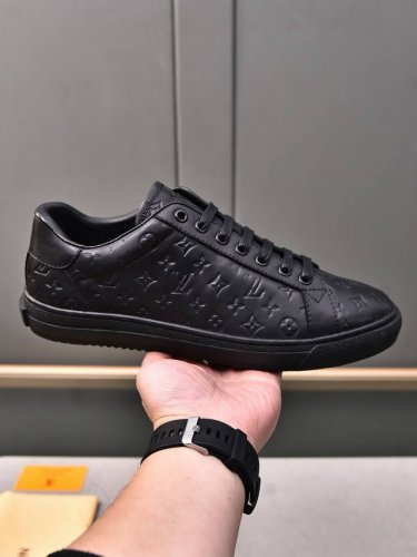 主推款 春款上新Louis Vuitton 路登易威 Lv鞋面 Lv 进口头层牛皮压花内里进口羊皮内里 防滑耐磨大底。每一位男士的身份衬托，上脚大气稳重不管风吹