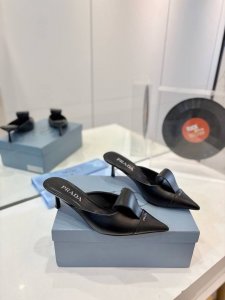 工厂价 Prada 普拉达 2024 专柜走秀款尖头凉鞋 对折舌 高跟 早春走秀款！ 鞋面：高定制开边珠面料 内里：进口水染羊皮 大底：原版意大利真皮大底 跟高