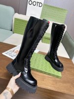2024最新版古琦GUCCI百搭绑带马丁靴，方便穿脱‘品牌织带拼色搭配 跟高：5cm 面料：牛皮 开边珠 内里 垫脚：羊皮里。 大底是发泡大底材质 颜色：黑色