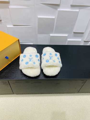 Louis vuitton 2024新款羊毛拖鞋细柔软羊毛 頂级品质纯皮毛一体直毛打造！超温暖的感觉，穿上仿佛踩在云朵上LV经典老花装饰，精致高级！让这双毛拖