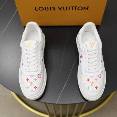 品牌：Lv路易威登 标准码：38-44 45订做 等级：官网同款 材料：原版材料拼接 舒适透气内里 轻便耐磨运动大底 款式类别：男士时尚休闲鞋 跑步 运动鞋 尊