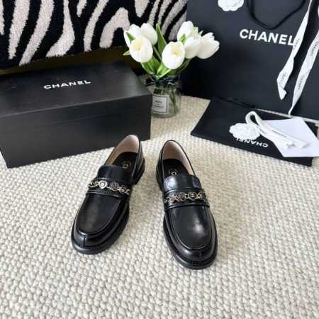 代购版 Chane L Ss24 New Arrival～ 小香24A 山茶花珐琅爱心扣乐福鞋新品 油蜡牛皮带来无与伦比的质感，经典版型搭配精致饰扣，24秋冬绝 - 点击图像关闭