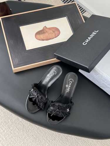 Chanel Vintage中古系列凉鞋简约而不简单的款，上脚特别显脚细。鞋面定制面，内里垫脚羊皮，真皮大底。跟高5 8cmSize:35-39 其它码数定做