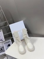 Dior迪奥秋冬走秀新款 马丁靴 原版拆解开发细节完美 全新皮饰扣以靴精致纹理细节 匠心搭配多样色彩 彰显潮流前卫风格 帅气有型 焕发运动时尚型格 面料:原版定