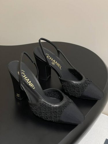 顶级品质 2025早春最新配色超火的蕾丝网纱面Chanel小香经典后空凉鞋平底 高跟 Sling-Back于1957年问世,之后Two-Tone设计成为Chan