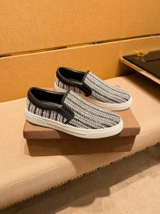工厂P批 迪奥 男鞋高端品牌 官网1：1最新力作：鞋面采用意大利进口头层牛皮搭配 舒适透气内里原版防滑耐磨大底制作，让行走更加便捷舒适！独家新款，惊世之作，与官