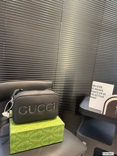 配折叠盒子 酷奇相机包 Gucci更高级时髦 日常出门首选时尚弄潮儿必备款哦尺寸：24 15 货号6601