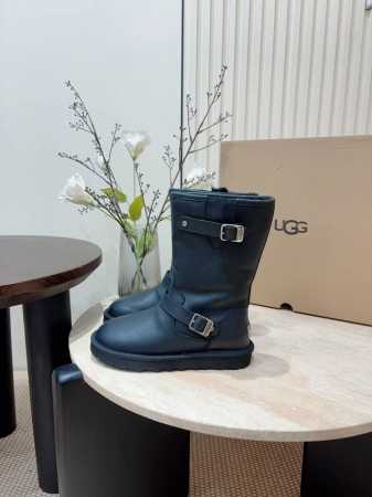 24Ss秋冬新款UGG雪地靴保暖羊毛靴 双扣带勾勒出UGG品牌logo 凸显高端大气 ！采用澳洲进口羊皮毛内里，冬季保暖效果超赞！ 面料：羊皮毛一体 内里：羊皮 - 点击图像关闭