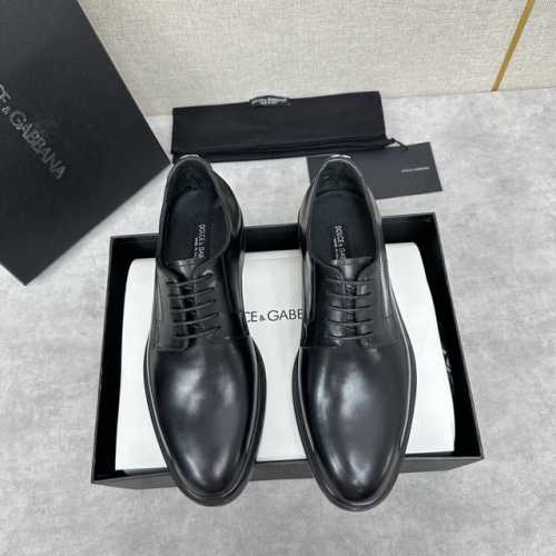 d&G Michelangelo 系列德比鞋，简约配饰，甄选小牛皮 开边珠精制而成。内里水染牛皮里 亲肤细腻 牛皮垫脚 后跟饰Dg品牌Logo标识 ，鞋面手工缝