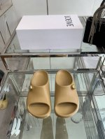 Loewe 罗意威 夏季新款 沙滩拖鞋 凉拖鞋 原版购入开发做货 舒适度极高 非常具有辨识度 美貌与实用并存舒适而不单调的拖鞋 鞋面:橡胶一体成型 原版 金属扣