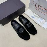 调工厂p价 男装男鞋 运动原单 Valentino 华伦天奴 选用进口牛京搭配进口水染牛里 标志性五金与及标志性耐磨大底 38-45 valentino包装 所