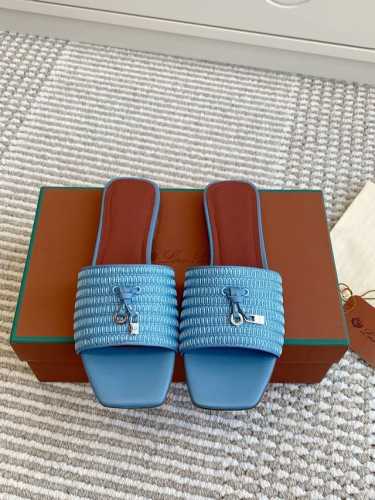 批 代购级 Loro Piana Lp Sprightly Charms系列凉拖鞋 凉鞋 Sprightly Charms 凉鞋 以方形鞋头和鞋跟展现全新创意，