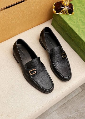 商品商标：Gucci 古驰 休闲皮鞋 正码码数: 38-44 45订制 商品材料：精选 进口头层荔枝纹牛皮鞋面+奢华五金扣，进口水染牛皮内里。强烈立体视觉效果，