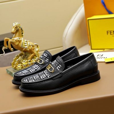 工厂p价 Fendi 最新男士正装皮鞋经典系列不容错过头层采用进口头层牛皮原单品质，皮质光滑细腻版型超赞，完美流线型轮廓皮内里，黑色可选！码数38-44 45.