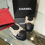 冲量价: 小香全皮升级版 时尚舒适蛋卷鞋 ---chanel 同款蝴蝶系带限量版---完美再现香式经典款 独家上新以其永恒经典的象征 专柜同步，面料柔软绵羊皮