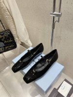 prada 普拉达 25Ss早春新款 绝美方头平底玛丽珍 单鞋 时尚界久违的极简之美 经典时尚配色 毫不费力的优雅风来袭 时髦 精致 绝美 方头 开边珠外穿时尚