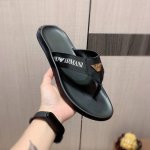 拖鞋: 新款: 厂价 阿玛* 高版本 系列拖鞋顶级代购男士 专柜同步发售，意大利进口原版精选牛皮，做工考究， ，鞋底： 超舒适 原厂特供原版底，独家双层活动成型