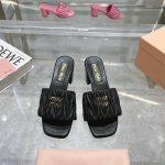 miumiu2025Ss春夏新款高跟底小羊皮凉鞋拖鞋 顶级版本 zp开发 原版拆卸 对版菱格纹 秒杀市面普通版本 Miumiu真的太少女啦 小羊皮超级软糯 舒适