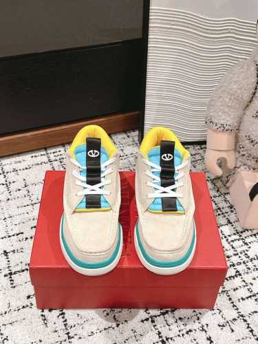 顶级品质 valentino fw24 new arrival～ V家run boot高帮运动鞋情侣款 全牛皮材质 手感细腻柔软，质感拉满 舒适好穿 运动感十足