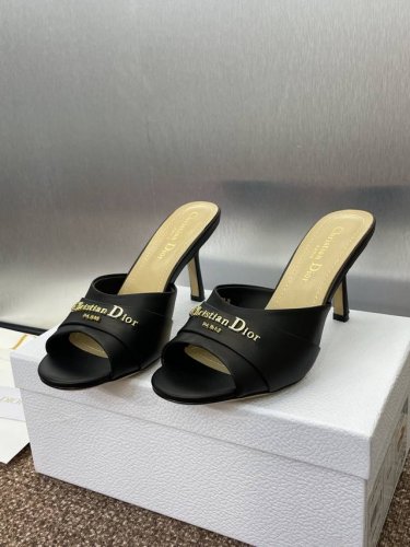 工厂p价p 迪奥 2025 春夏新款 My Dior 高跟女鞋 Cd字母Logo五金扣圆头鱼嘴露趾凉拖鞋 市面顶级版本 材质:鞋面进口小牛皮+水染羊皮内里+意大