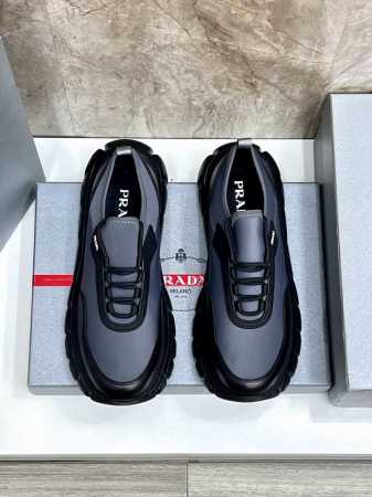 prada 普拉达 -高端品质 原单 -鞋面：进口牛皮拼接网布鞋面、丝印品牌Logo -内里：水染牛皮垫脚 -大底：超轻Tpu发泡 Q弹成型大底 -超高品控 做 - 点击图像关闭