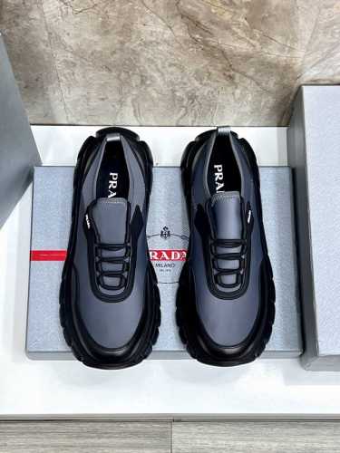 prada 普拉达 -高端品质 原单 -鞋面：进口牛皮拼接网布鞋面、丝印品牌Logo -内里：水染牛皮垫脚 -大底：超轻Tpu发泡 Q弹成型大底 -超高品控 做