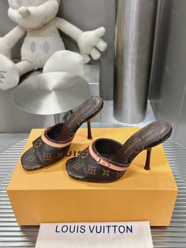 高跟8.5Cmm 真皮大底 24S春夏新款丹宁牛仔猫跟系列 Lv老花越看越耐看加上牛仔就又多一点俏皮感夏日搭配短裤短裙阔腿长裤都很好看小猫跟也有一定的高度夏日姐
