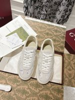 出 全新升级版Gucci 2025新款小白鞋 休闲鞋 德训鞋 爆款推荐 原版Tpu鞋底 原版面料 原版羊皮内里羊皮垫脚原版套楦工艺一比一折骨复刻 舒适追求极致