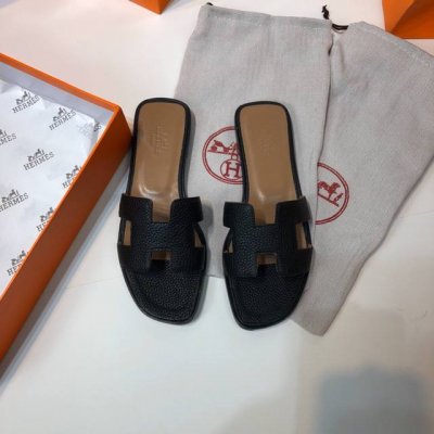 顶级品质 上新hermes 2018爱马仕经典荔枝纹牛皮，4色，爆款 超级有档次的一款贵妇拖鞋，绝对人手一对。 100%购入正品1：1定制，楦型、原模具、皮料，