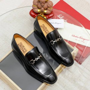 工厂P价 Ferragamo 菲拉格慕顶级男士商务皮鞋官网原版复制，鞋面采用进口官网1:1材料制作意大利压纹牛皮进口水染皮内里。绝非一般的工艺制造，明星御用款！