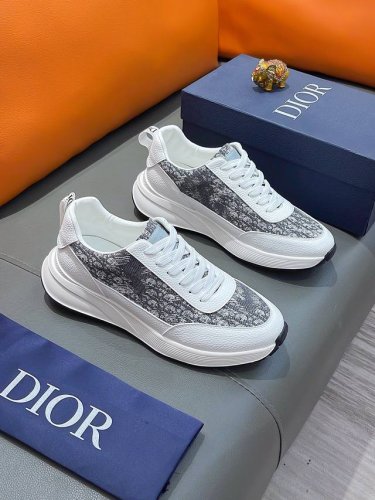 商品名称：Dior 迪奥 实价： 正规码数: 38-44 休闲鞋 商品材料：精选 牛皮鞋面，柔软羊皮内里；原厂大底。