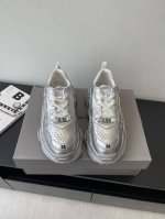 balenciaga 巴黎世家 25Ss早春最新爆款明星走秀同款 Sneaker运动老爹鞋 原版购入开发 一比一做货 新款浓浓的机能风 鞋底刻度非常深 登山雪地