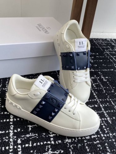 代购级 Valentino 经典升级 低帮绑带运动鞋、休闲鞋 男士女士真皮板鞋华伦天奴运动板鞋简直太棒了 时尚潮流炫酷+经典复古，情侣款最新时尚运动鞋系列都有货