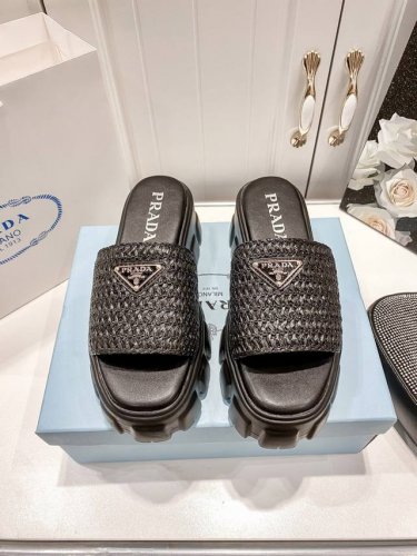橙子出厂价p prada 普拉达 初夏新款 同色三角标 编织厚底拖鞋 休闲凉拖 码数 34-42