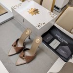 SAINT LAURENT ” SYL圣罗兰 顶级版本25SS众明星网红追捧的圆柱体细高跟，丝绸打皱尖头露趾凉鞋。SYL 2025官方VIP 贵宾版金花磁铁盒