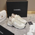 chanel香奈儿专柜顶级休闲款运动鞋 这款经典设计 鞋面多种工艺电绣的风格 大底却时尚运动 不平凡的拥入了多种配色元素 多元化混搭非常好看百搭 休闲 时尚 运