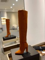 Saint Lauren YSL 圣罗兰 高级升级定制版！ 独家尖头高跟高筒靴！ 最新异性跟超显眼 超美新秋冬款女士时尚款，性感 过膝靴 优雅 的气息更显出外在