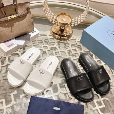 prada 普拉达新款 三角形徽标展现品牌标志性元素 进口超软绵羊皮，上脚无敌舒适的潮牌系列！ 原版一致轻盈防滑橡胶大底 女35-40 男39-45