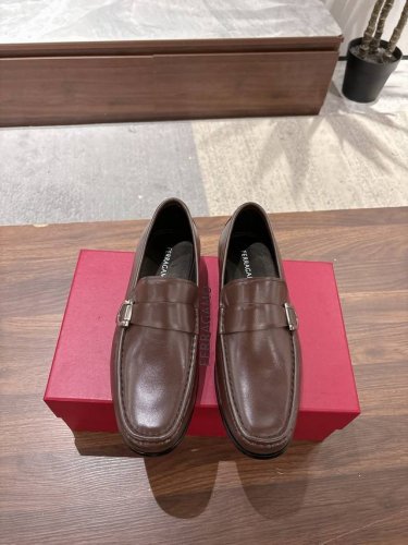 菲拉格慕Ferragamo 男士精品休闲皮鞋，顶级品质，鞋面进口牛皮，水染牛皮内里，真皮大底，标准码数39-44 38.45.46定做