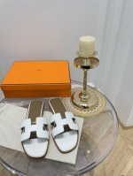 爱马仕 HerméS 经典 工 字拖 高品 原版工艺 白色蜥蜴纹 款式经典 简约 此款主要对比的就是工艺 品质 爱马仕 HerméS 夏天开始不一样的夏天生活