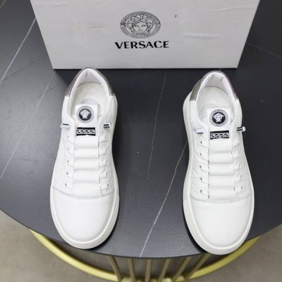 出厂价： 品牌：范思哲 标准码：男码38 44 45可以定做 等级：官网同款 高品质男鞋 材料：原版皮料材质 搭配舒适透气内里 原版防滑耐磨橡胶轻便大底 款式类