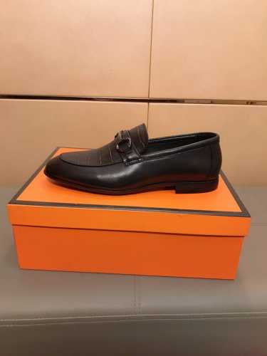 出厂价 Gucci 古奇 2024最新男士休闲小皮鞋高端男士百搭单品，进口原版压花牛皮，猪皮内里打造极简轻奢休闲鞋，专用耐磨大底，尽显低调奢华标准码38-44