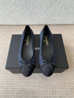 Chanel小香 25Ss 春夏鞋头 电绣点缀 芭蕾舞鞋 宛如女神脖子上的项链 上脚包裹性非常好 上脚跟显瘦 真的是超级精致 复古的玛丽珍太对味了 个人最喜欢好