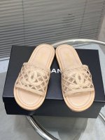 出厂 Chanel小香春夏新品编织镂空拖鞋 顶级版本！ 鞋面原版编织面， 内里羊皮， 原版真皮大底。 Size:35-42 40 41 42定做