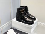 p直销 女鞋 女装 Chanel Fw21 New Arrival～ 小香 秋冬重工爆款菱格短靴 出的经典靴型，20款用的哑光皱牛皮 新款 黑、白两色都各用了两
