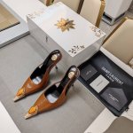 SAINT LAURENT ” SYL圣罗兰 顶级版本25SS众明星网红追捧的电镀性感弯形高跟，大宝石铁头拖鞋。SYL 2025官方VIP 贵宾版金花磁铁盒 认