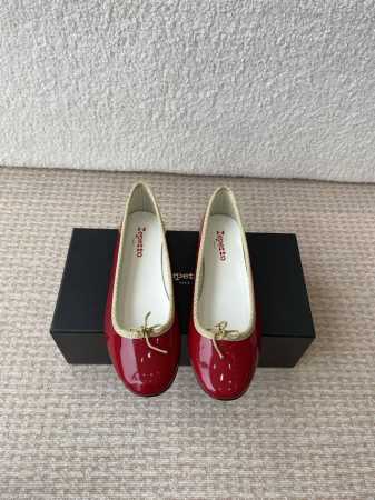 Repetto 25Ss 春夏 平底芭蕾舞鞋 单鞋 鞋头和鞋垫里面 上脚脚感舒适显瘦 配啥啥好看哈！仙女们冲 限量款 鞋面：进口漆皮 内里垫脚：羊皮 鞋底：原版 - 点击图像关闭
