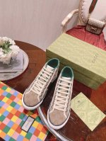 女款 男款10 蜗牛上新 Arrival Gucci tennis 1977 经典系列帆布鞋 火爆推荐款，G+1977×Disney 合系作列 GG帆布成制融品