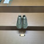 On昂跑Cloudventure Loewe运动鞋 升级版#采用人体工程超薄透气网织布鞋面材质#搭镂空Cloudtec科技泡棉缓震 4.5Cm厘米 加厚中底#外